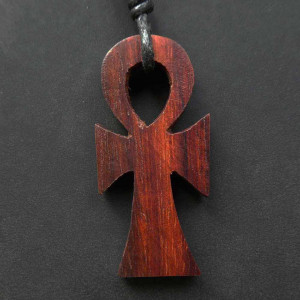 Pandantiv sculptat manual din lemn crucea egipteana Ankh 4.5 cm