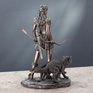 Statueta bronz si rasina, mitologie nordica, zeita vanatorii Skadi 28 cm - Img 3