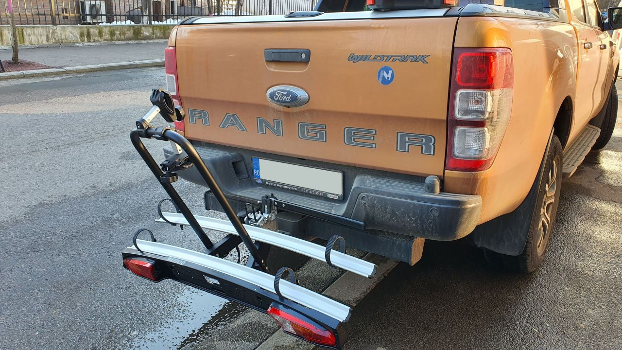 Ford Ranger cu suport bicicleta pe carlig Menabo Merak Rapid