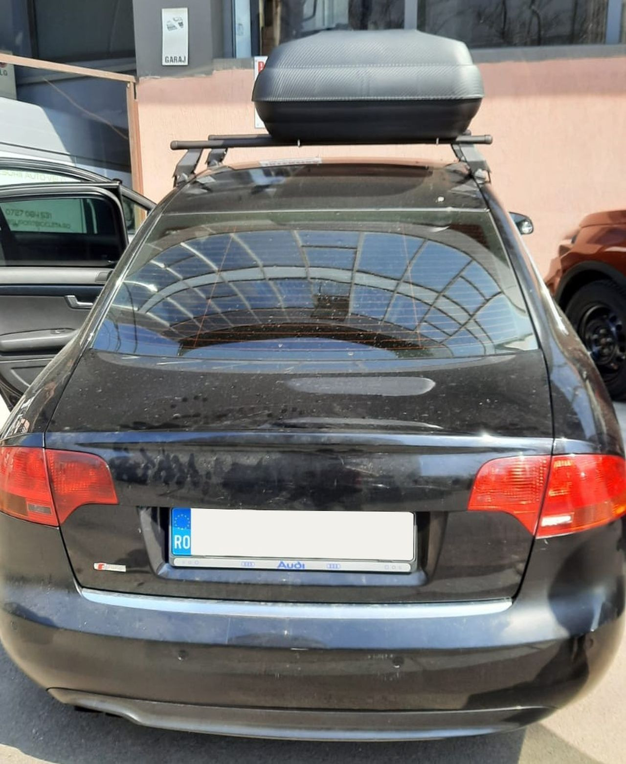 Audi A4 B7 4 usi cu bare transversale Menabo Tema Otel si cutie portbagaj Carbon Look 320L