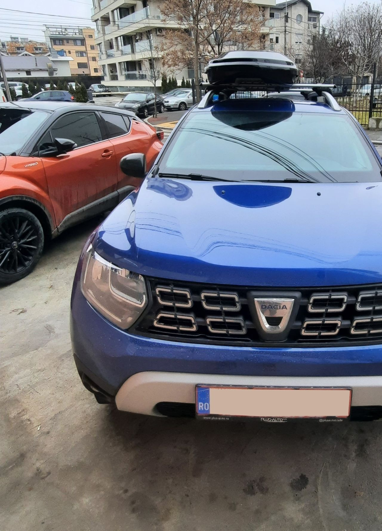 Dacia Duster bare transversale Menabo Brio si cutie portbagaj Menabo Diamond