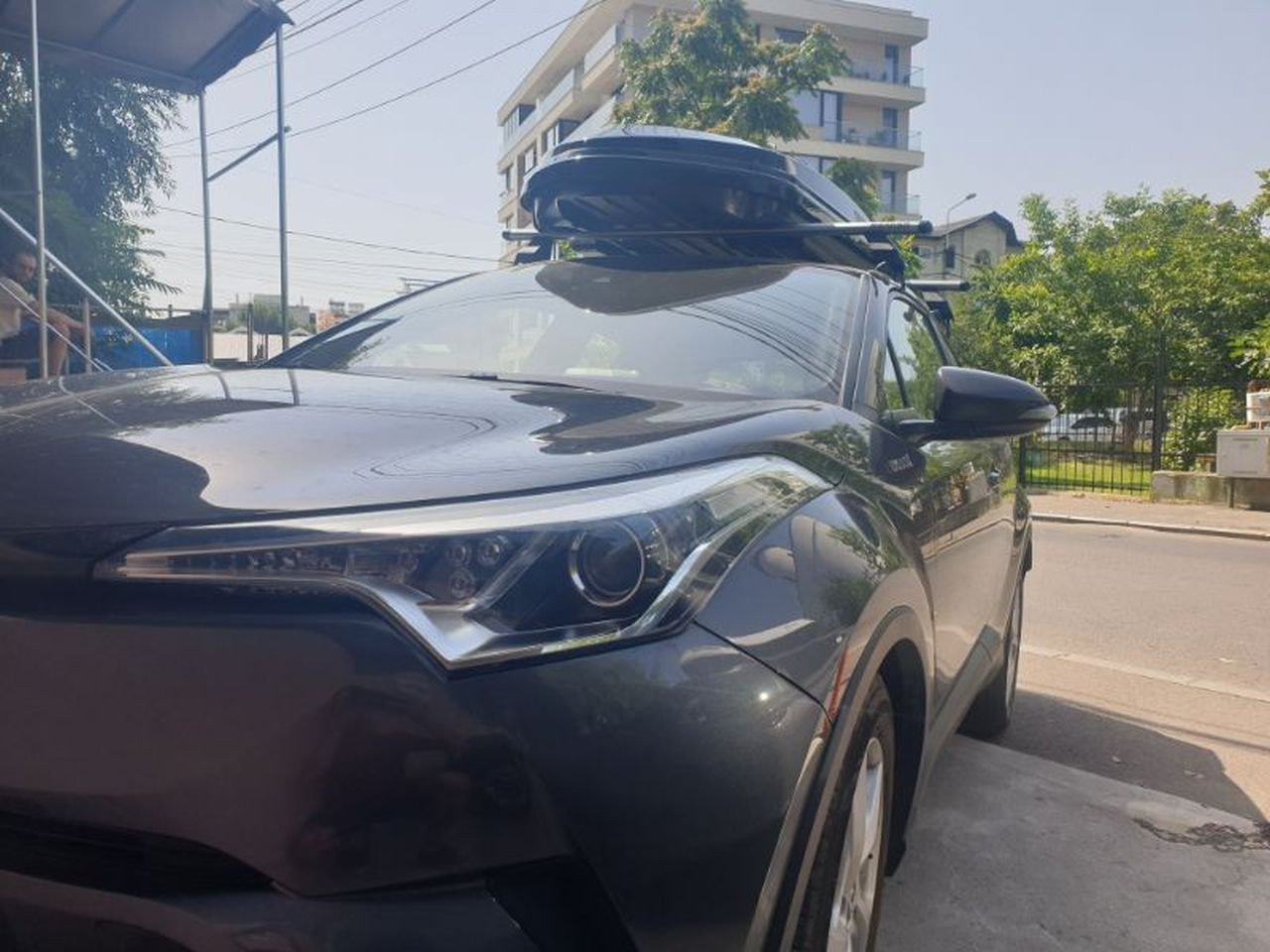 Toyota C-HR bare transversale Menabo Tema si cutie portbagaj Menabo Diamond