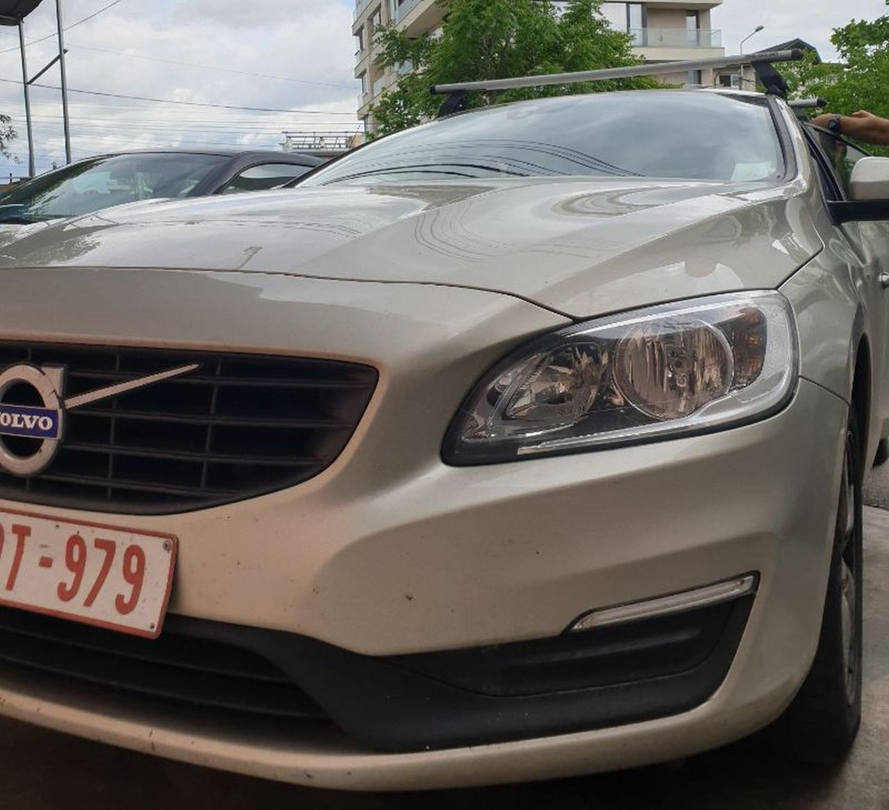 Volvo V40 bare transversale Menabo Tema si cutie portbagaj Carbon Look