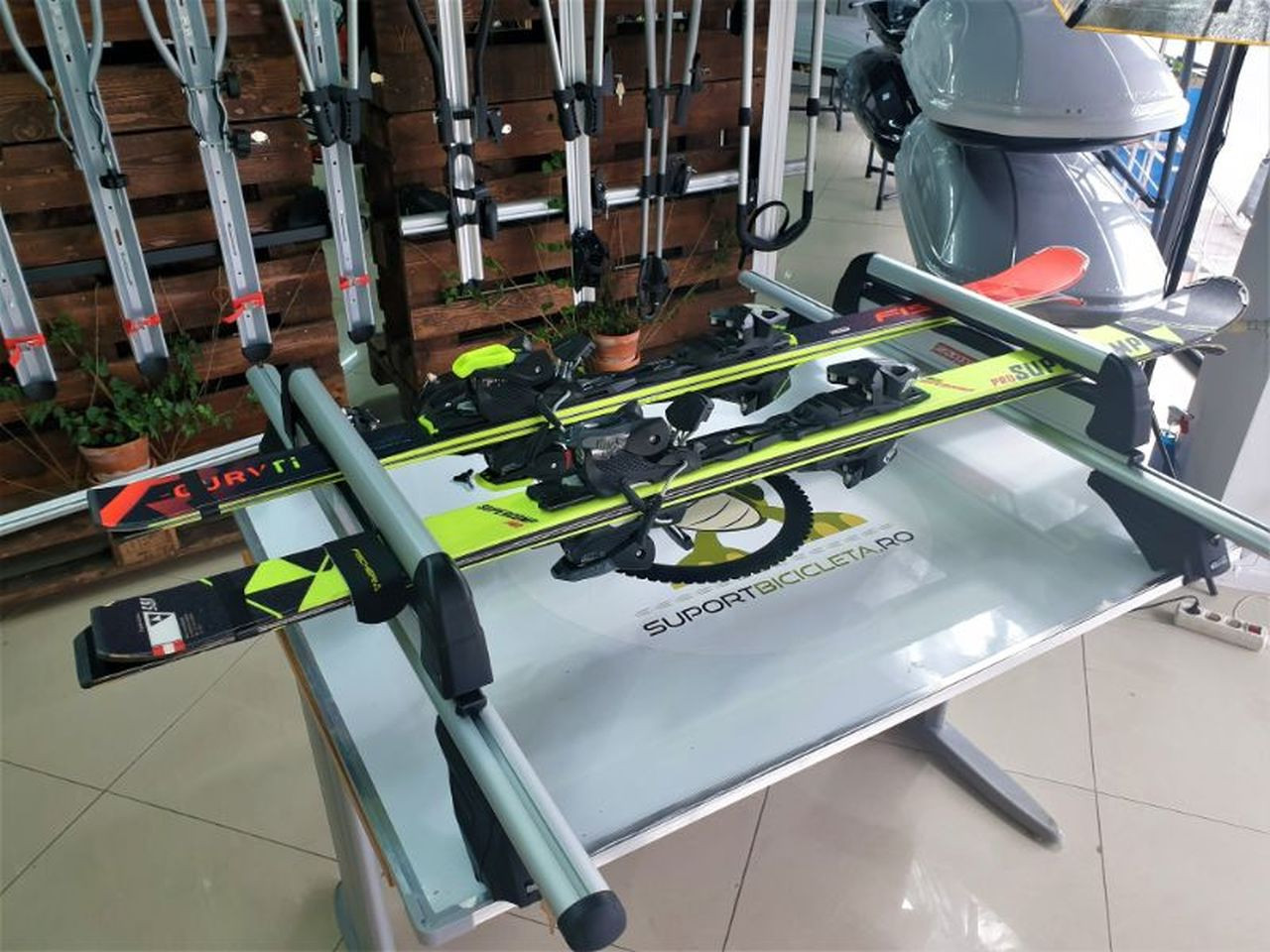 Suport schi si snowboard Fabbri Aluski & Board cu prindere pe bare transversale