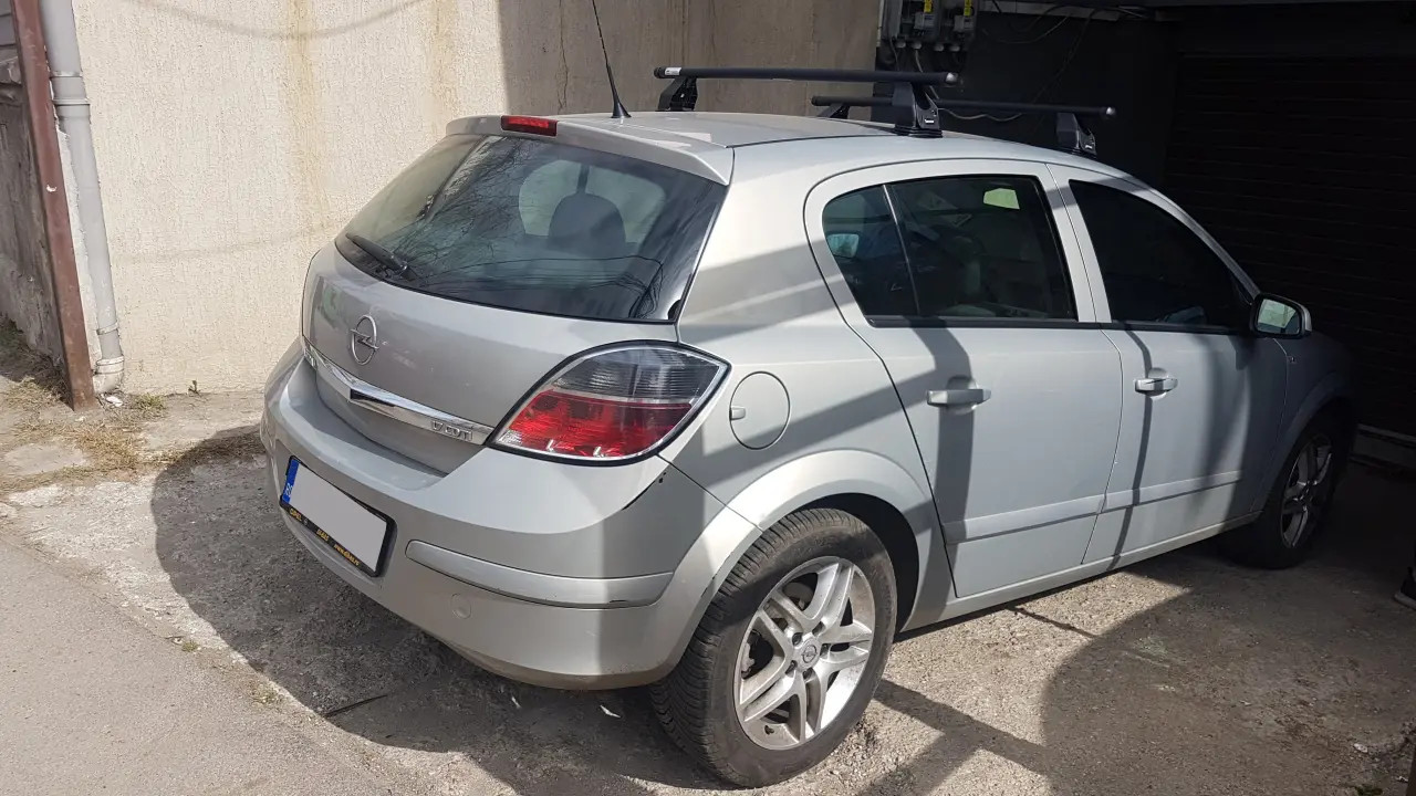 Opel Astra H bare transversale Menabo Tema