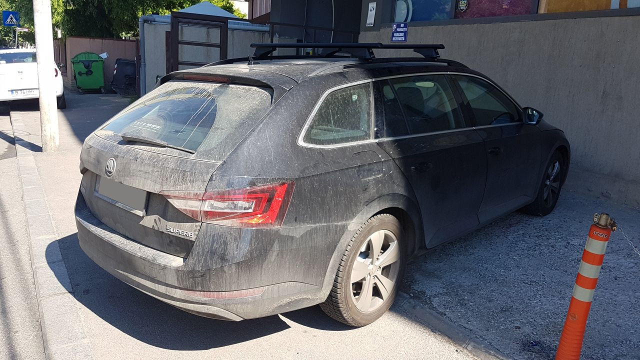 Skoda Superb bare transversale Menabo Tiger Black