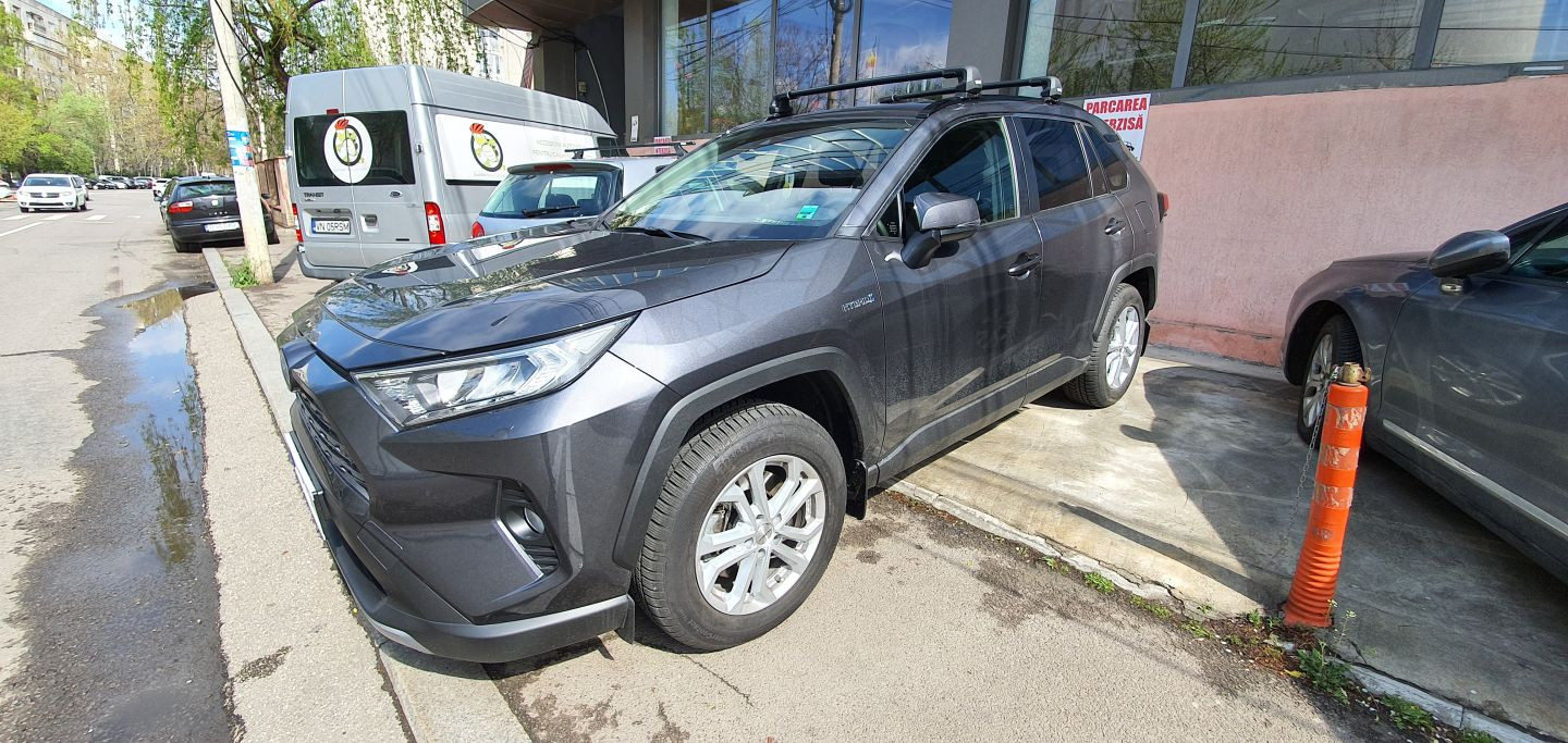 Toyota RAV 4 bare transversale Thule Edge Clamp