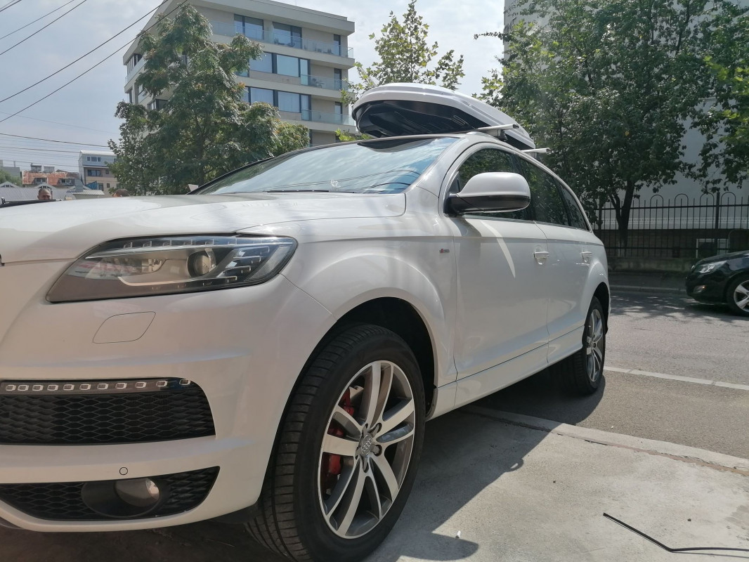 Audi Q7 bare transversale Menabo Tiger XL si cutie portbagaj Menabo Diamond