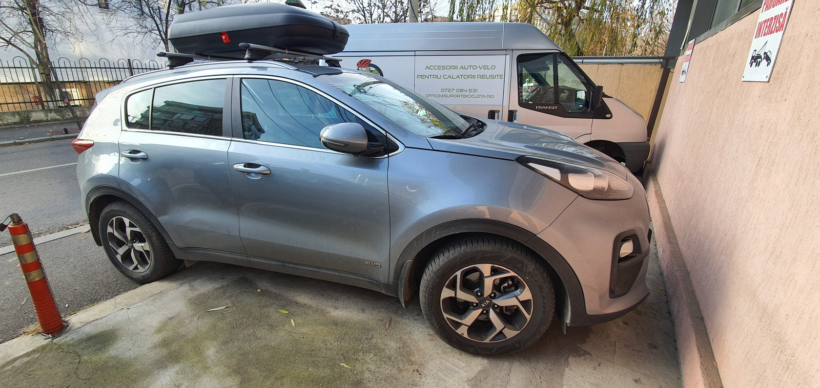 Kia Sportage SL cu bare Menabo Leopard Silver XL si cutie portbagaj Carbon Look 320L