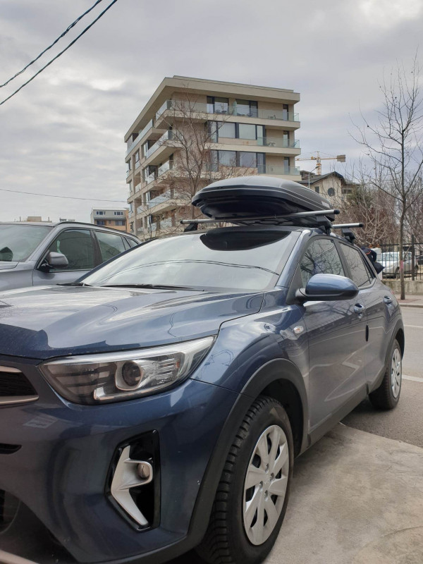 Kia Stonic bare transversale Menabo Tema si cutie portbagaj Menabo Marathon