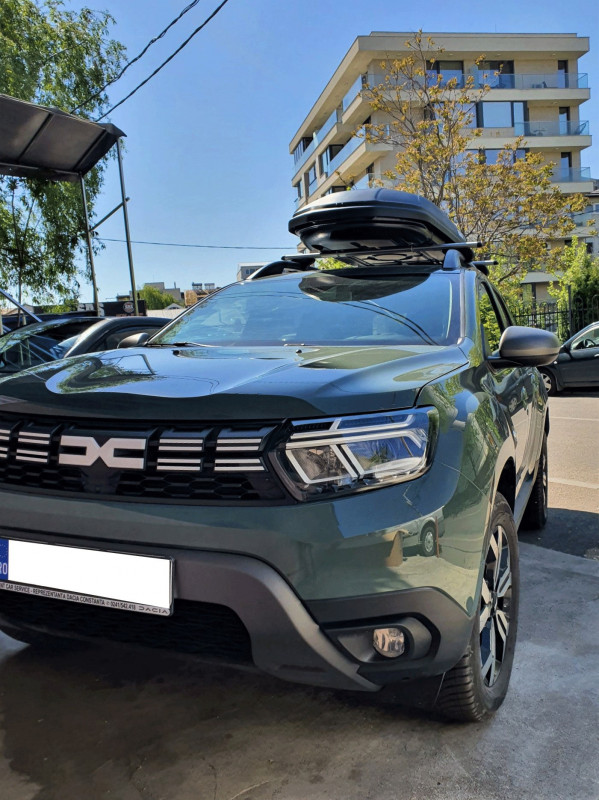 Dacia Duster bare transversale Menabo Brio si cutie portbagaj Menabo Marathon