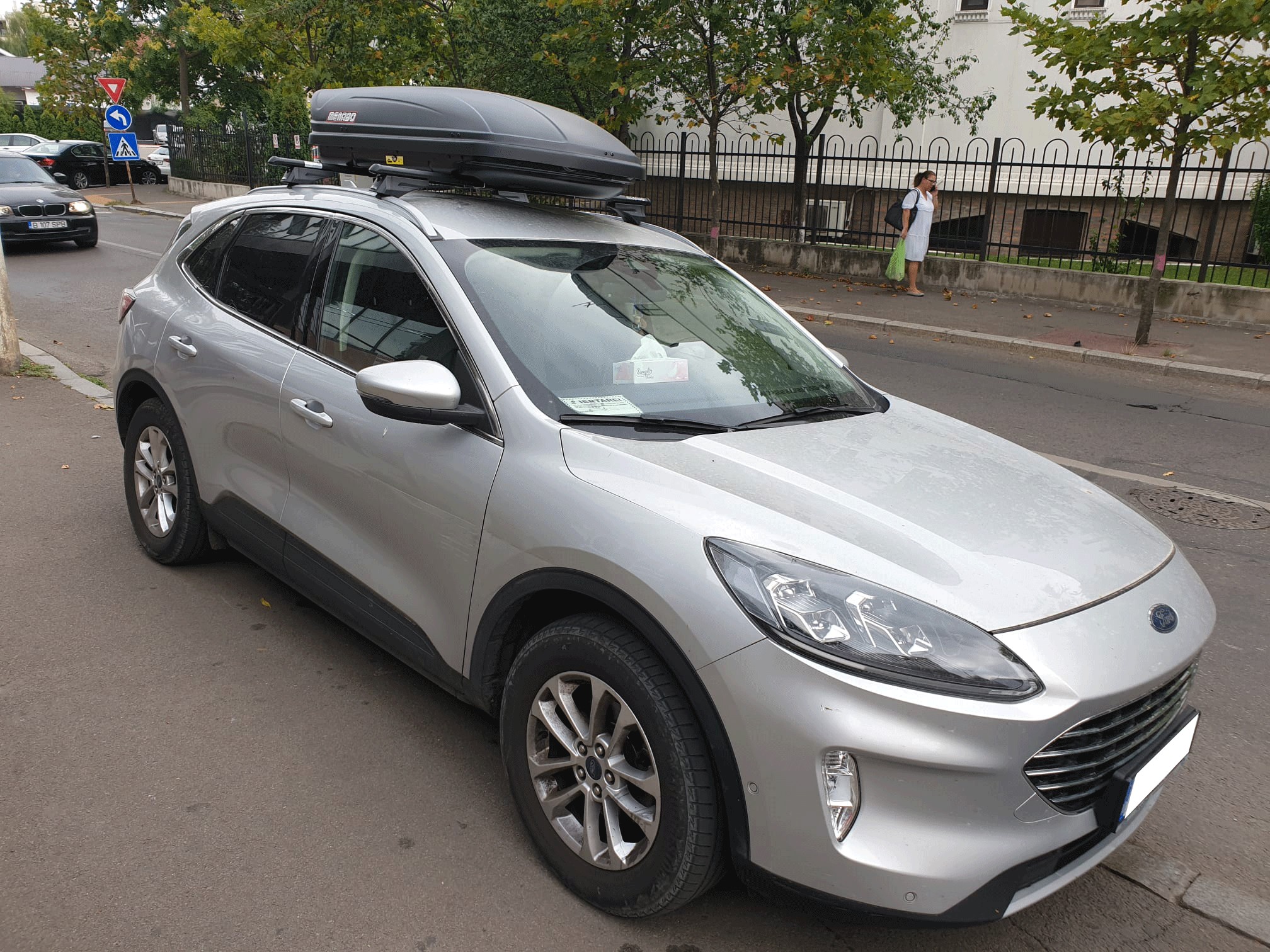 Ford Kuga bare transversale Menabo Tiger Black si cutie portbagaj Menabo Marathon