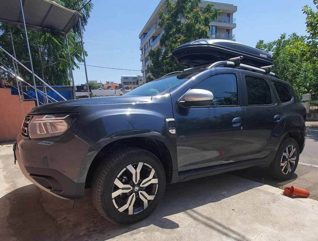 Dacia Duster bare transversale Menabo Brio si cutie portbagaj Menabo Marathon