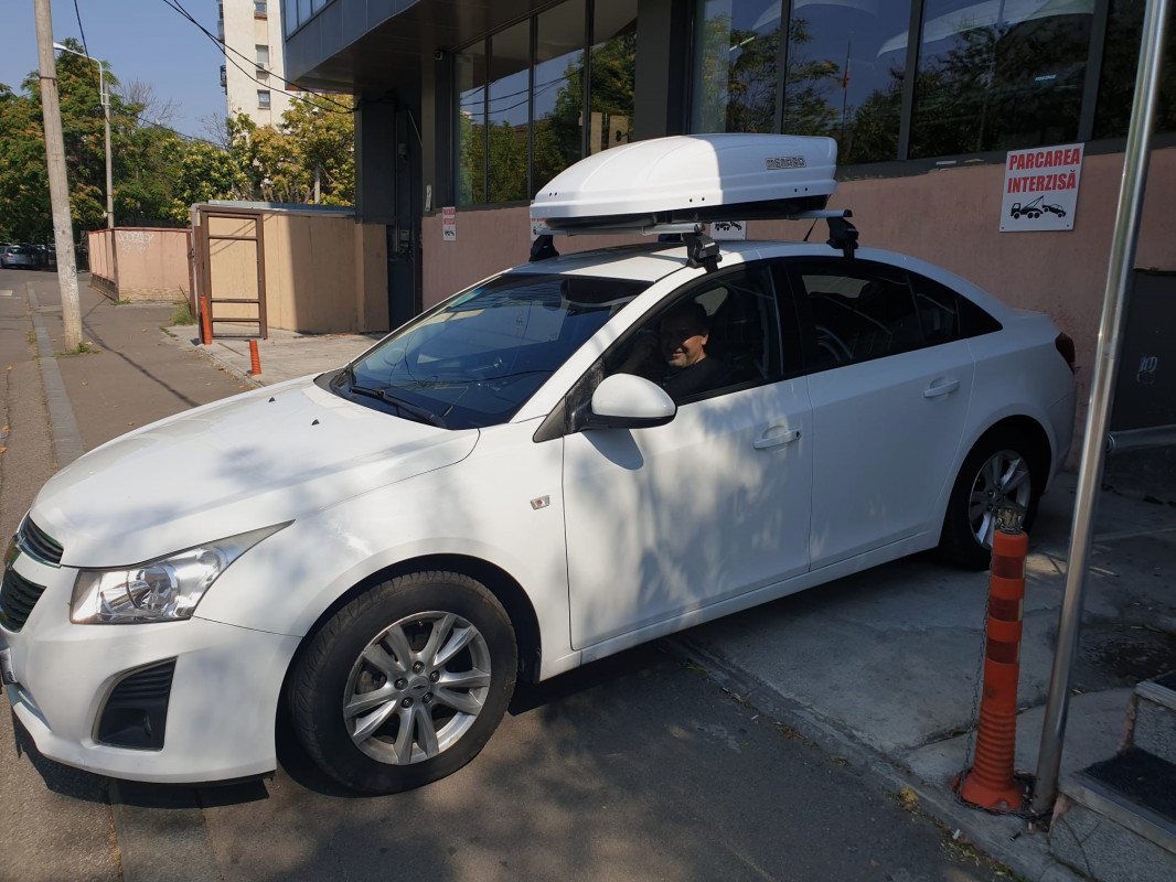Chevrolet Cruze bare transversale Menabo Omega si cutie portbagaj Menabo Mania
