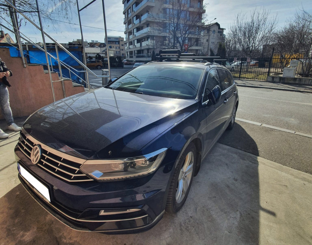 Volkswagen Passat bare transversale Menabo Tiger si suport schi si snowboard Menabo Iceberg 4