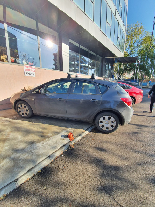 Opel Astra bare transversale Menabo Delta Silver