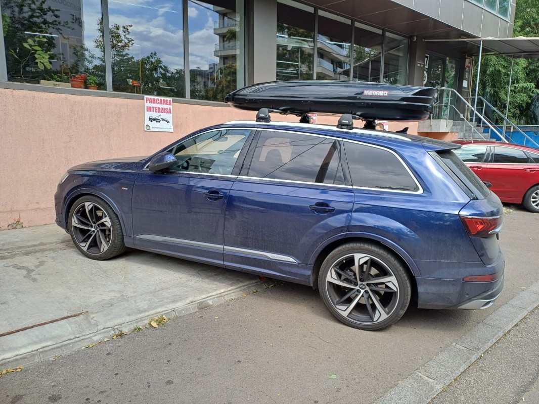 Audi Q7 bare transversale Thule Evo Flush si cutie portbagaj Menabo Mania 580