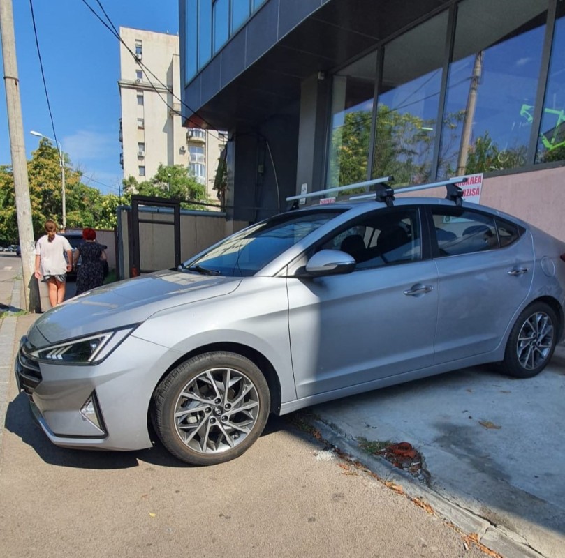 Hyundai Elantra bare transversale Menabo Omega
