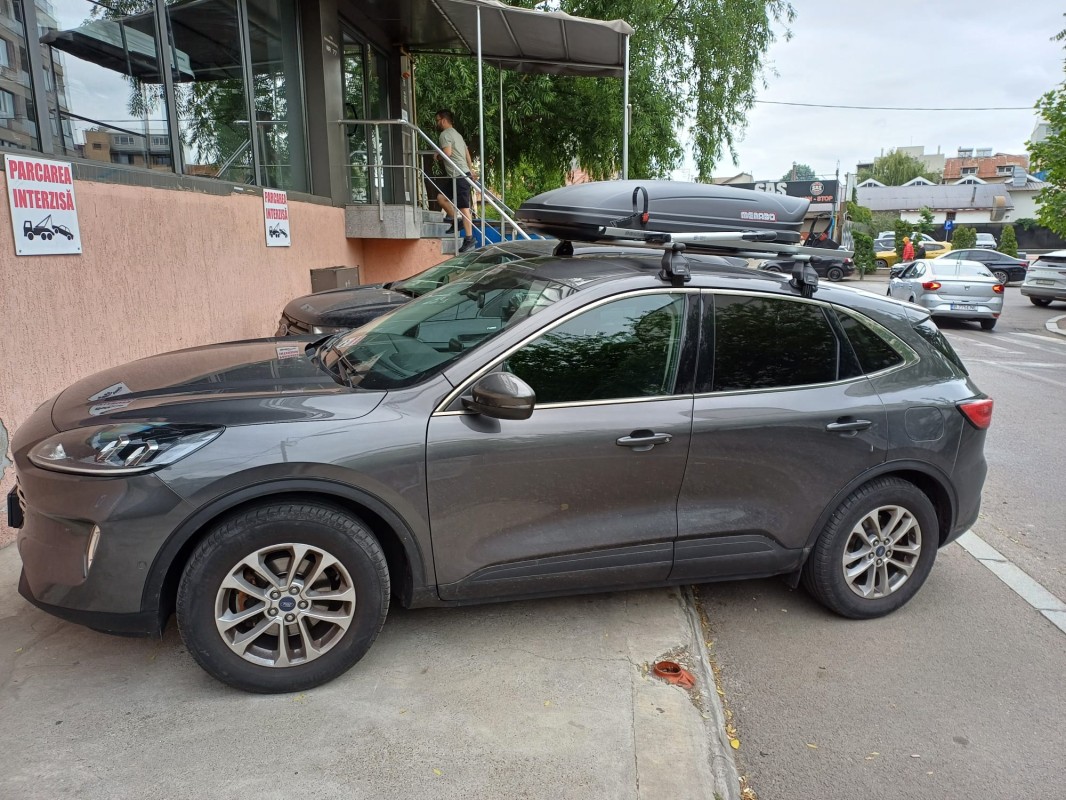 Ford Kuga bare transversale Menabo Tema, cutie portbagaj Menabo Marathon si suport bicicleta Menabo Juza