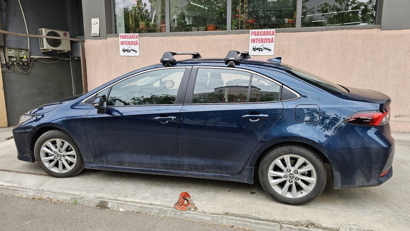 Toyota Corolla bare transversale Thule Edge Clamp