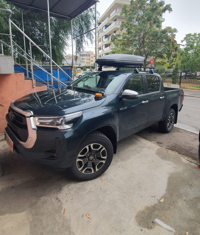Toyota Hilux bare transversale Menabo Tema si cutie portbagaj Menabo Marathon