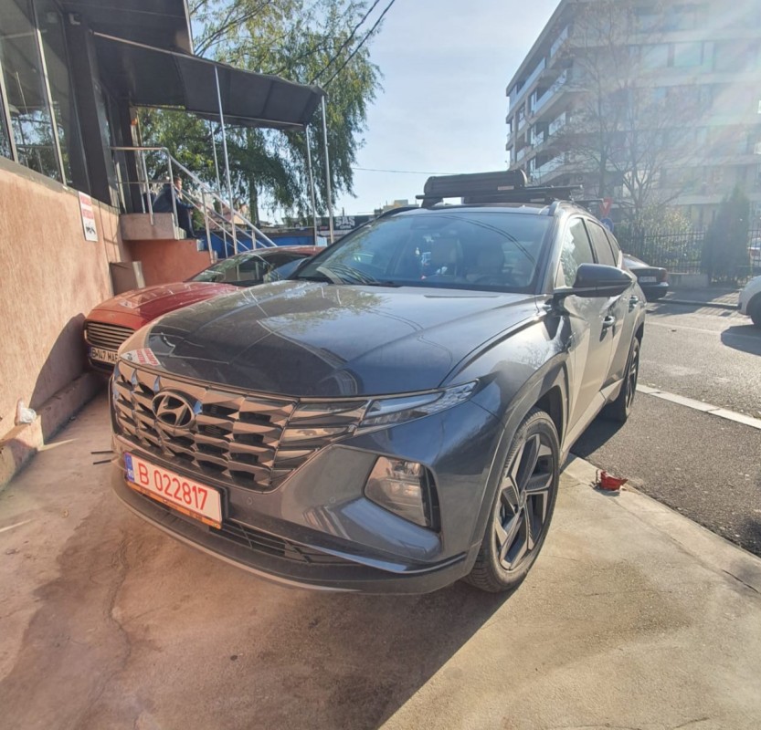 Hyundai Tucson bare transversale Menabo Leopard Black si suport schi si snowboard Menabo Silver Ice Black