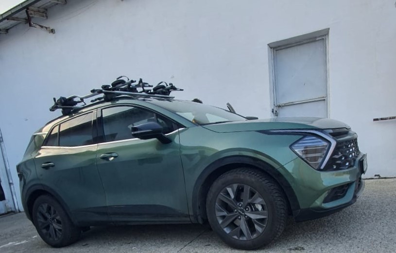 Kia Sportage bare transversale Menabo Lince Silver XL si suporturi de bicicleta Thule ProRide 598