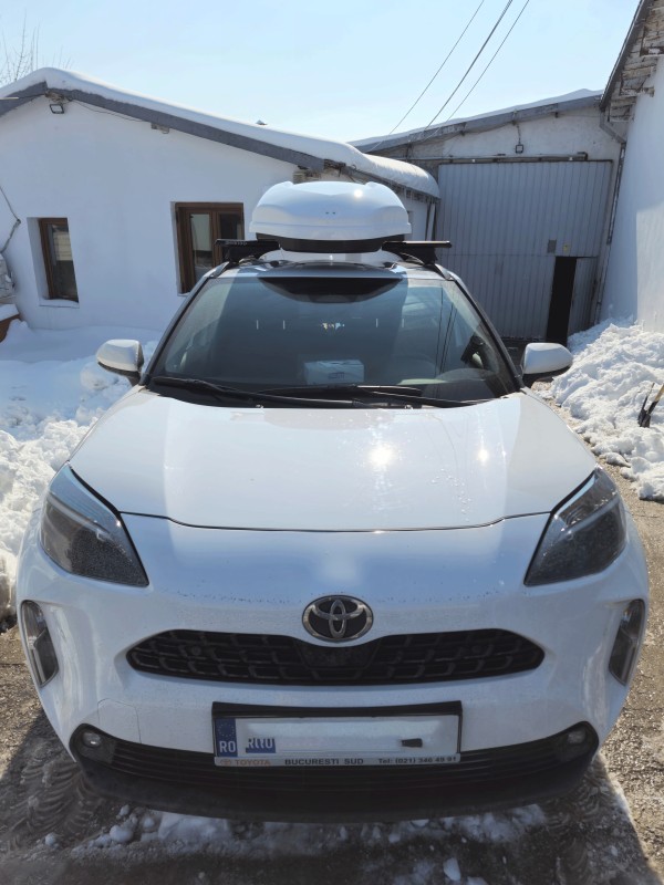 Toyota Yaris Cross bare transversale Menabo Tiger si cutie portbagaj Menabo Satelite 330