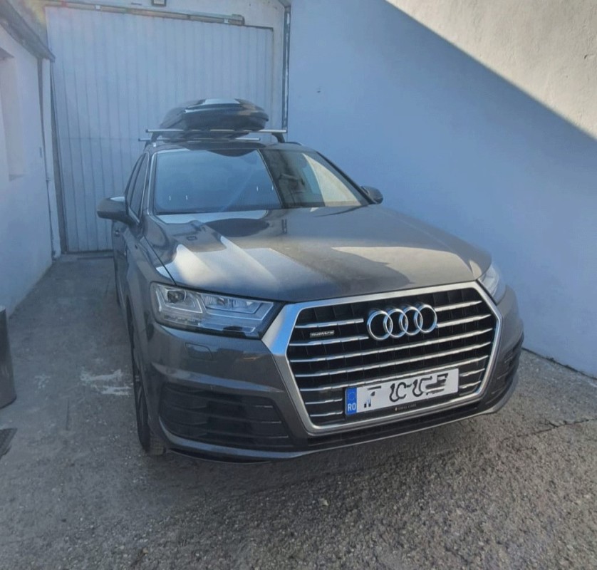 Audi Q7 bare transversale Cruz si cutie portbagaj Menabo Diamond 500 Black