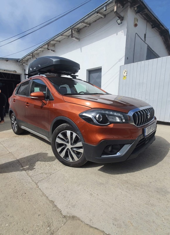 Suzuki SX4 Cross bare transversale Menabo Leopard Black si cutie portbagaj Thule Force XT Black