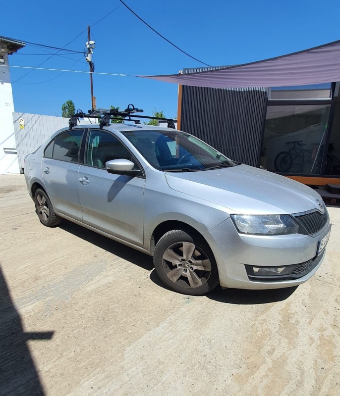 Skoda Rapid bare transversale Menabo Omega si suport bicicleta Thule FreeRide 532