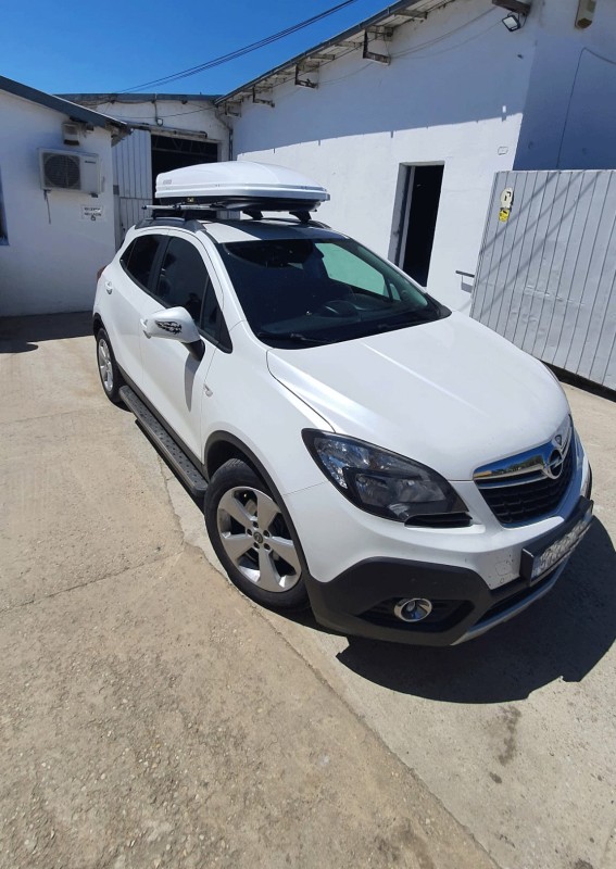 Opel Mokka bare transversale Menabo Tiger Silver si cutie portbagaj Menabo Mania