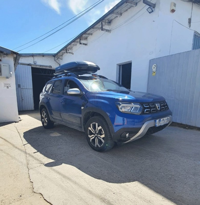 Dacia Duster bare portbagaj Menabo Brio si cutie portbagaj Menabo Marathon Dark 460