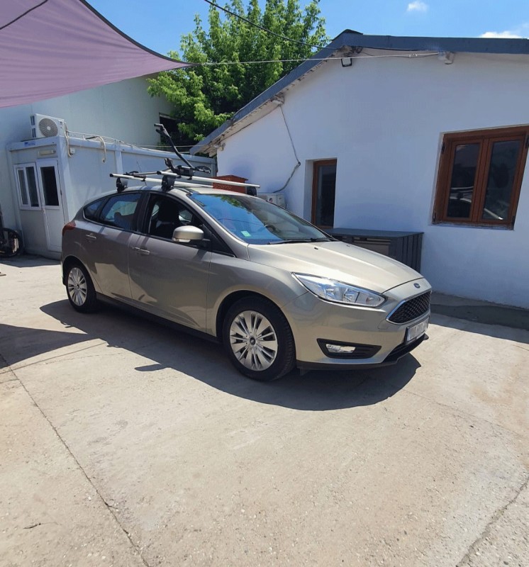 Ford Focus bare transversale Menabo Delta si suport de bicicleta Thule ProRide 598