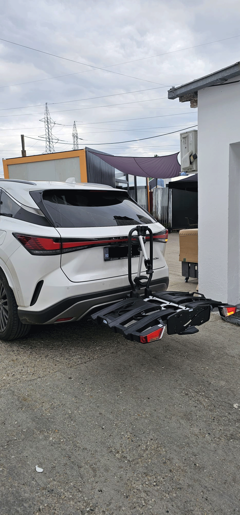 Lexus RX 450 suport bicicleta pe carlig Thule EasyFold XT3