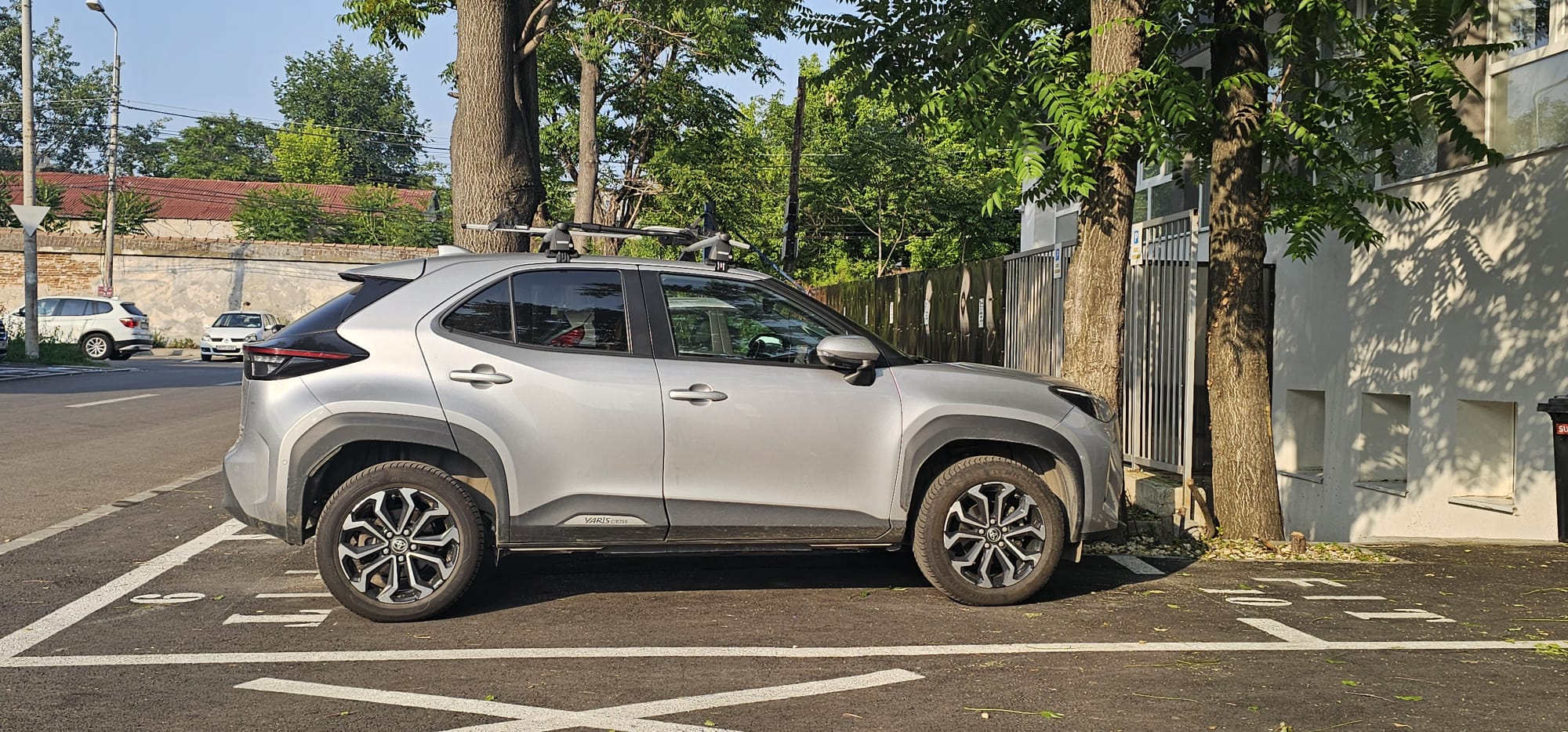 Toyota Yaris Cross bare portbagaj Menabo Delta si suport bicicleta Thule ProRide 598