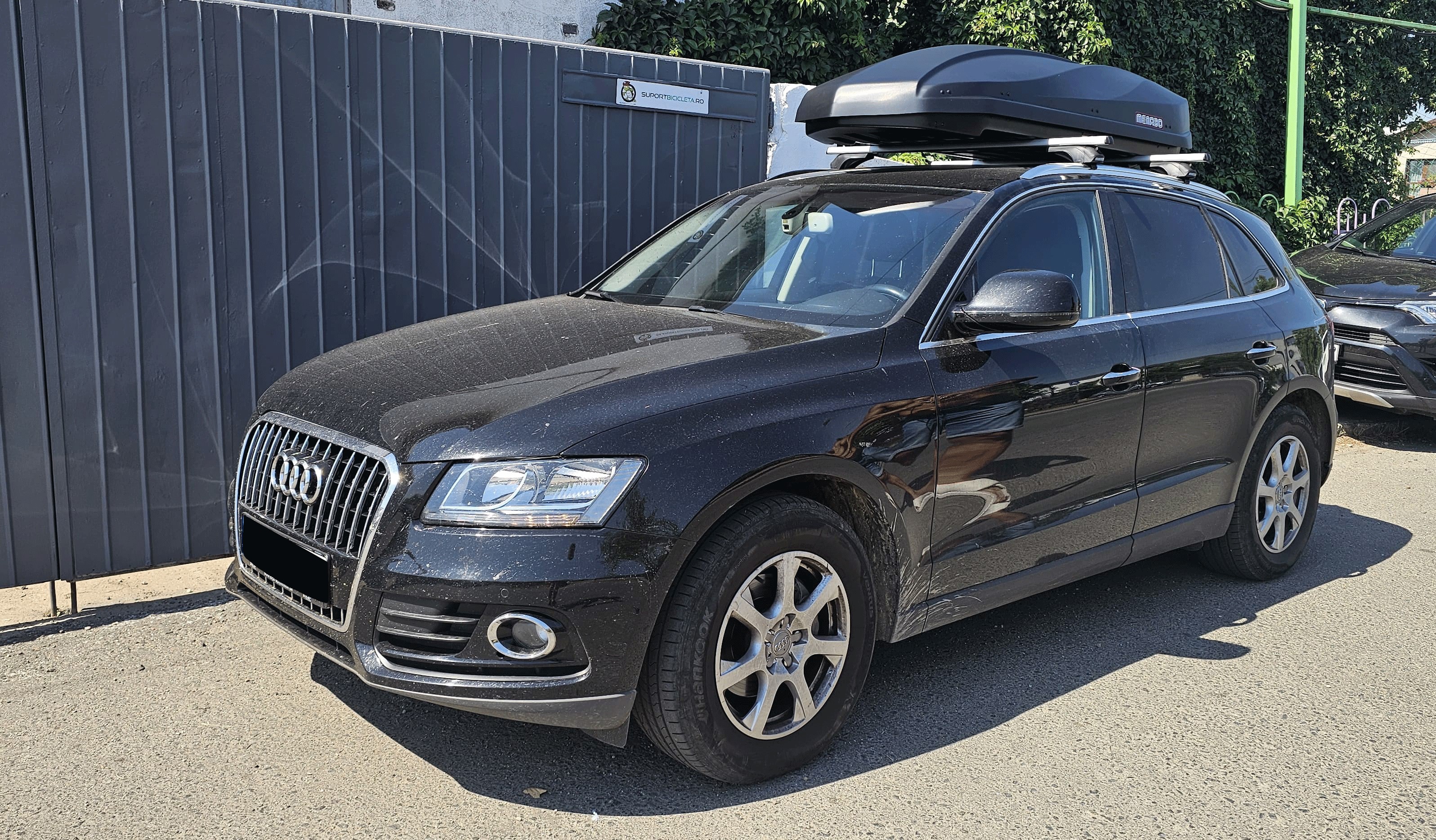 Audi Q5 bare portbagaj Menabo Ariem Silver si cutie portbagaj Menabo Starla 500 DUO Dark