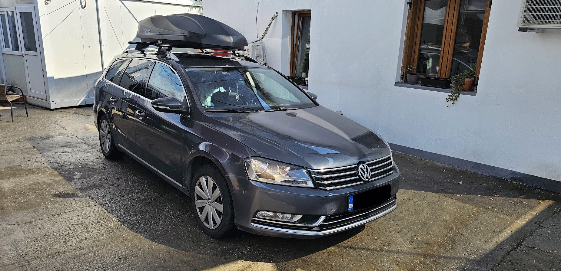 Volkswagen Passat bare portbagaj Menabo Jackson Black si cutie portbagaj Menabo Starla 500 DUO Black