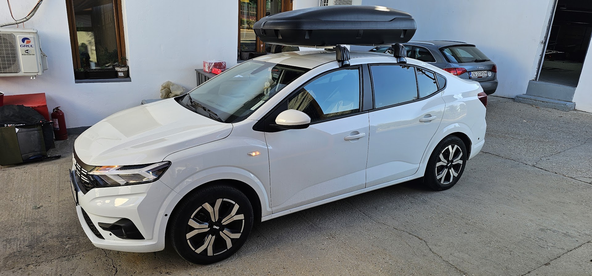 Dacia Logan bare transversale si cutie portbagaj Carbon Look