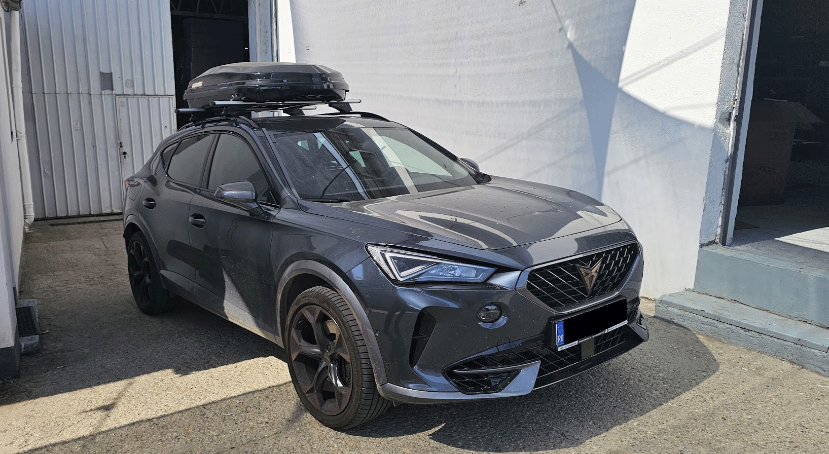 Cupra Formentor bare portbagaj Menabo Leopard Silver si cutie portbagaj Menabo Diamond 450 Black