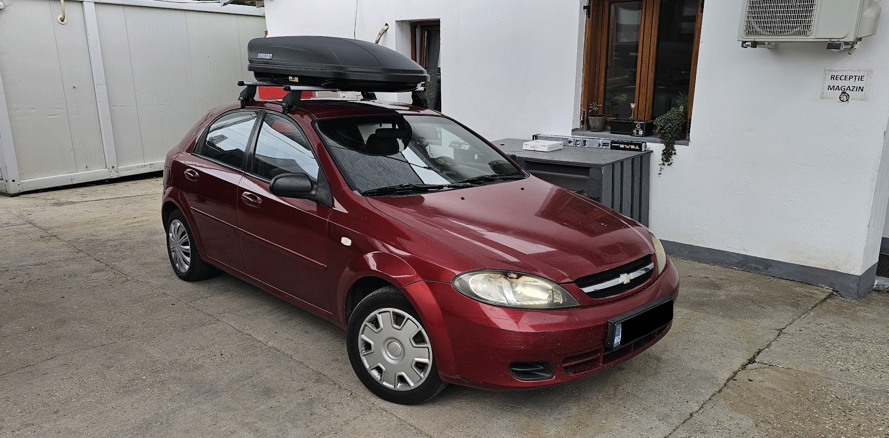Chevrolet Lacetti bare portbagaj Menabo Tema si cutie portbagaj Menabo Marathon Dark 400