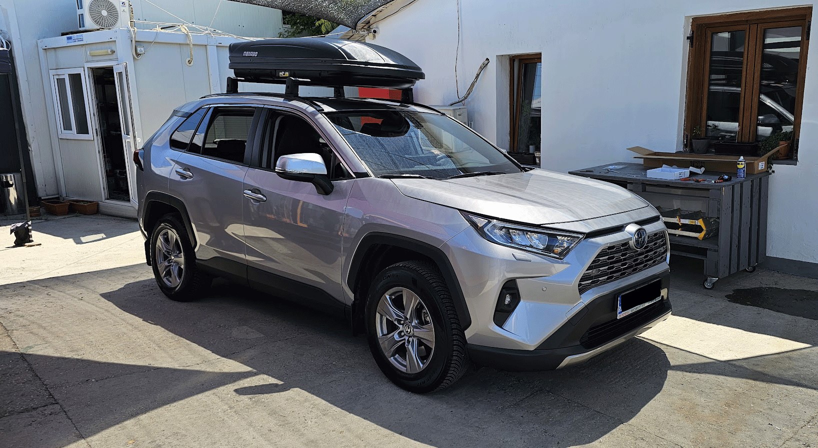 Toyota RAV4 bare portbagaj Menabo OE dedicate si cutie portbagaj Menabo Marathon 400 Dark