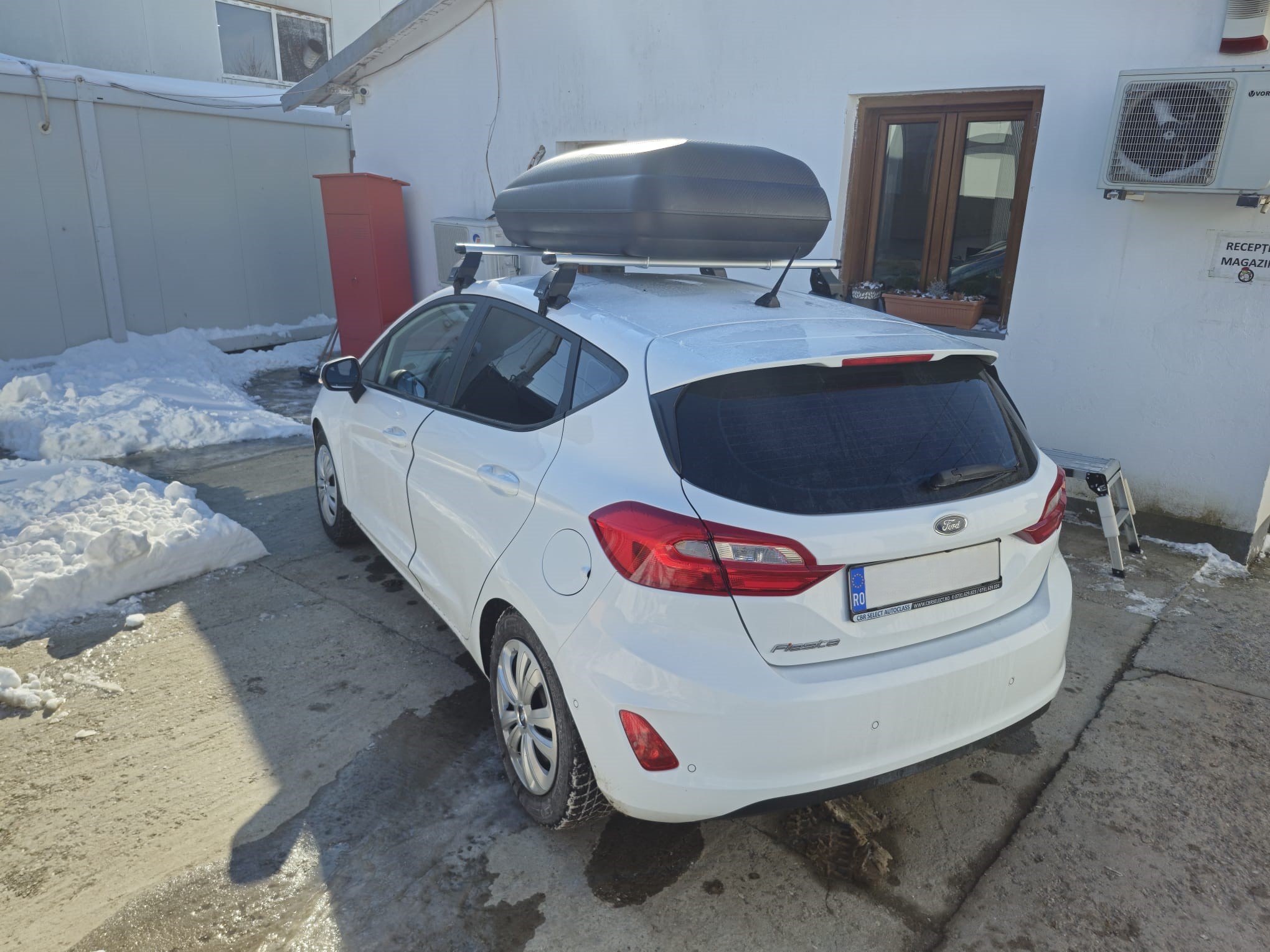 Ford Fiesta VII bare portbagaj Menabo Tema Aluminiu si cutie Carbon Look 320L