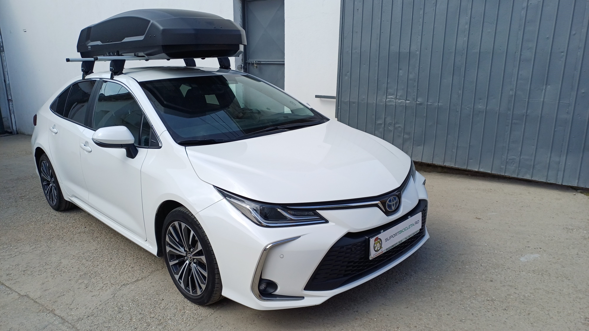 Toyota Corolla Sedan bare transversale Menabo Delta L Black si cutie Thule Force 3 XL, Negru Mat