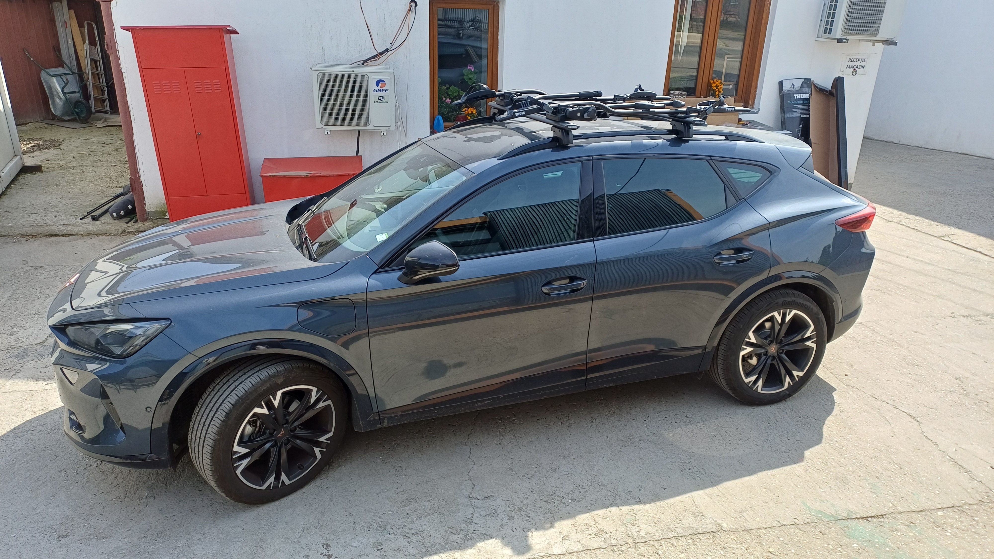 Cupra Formentor 2025 bare transversale Menabo Fender Black si suporti bicicleta Thule Proride Black