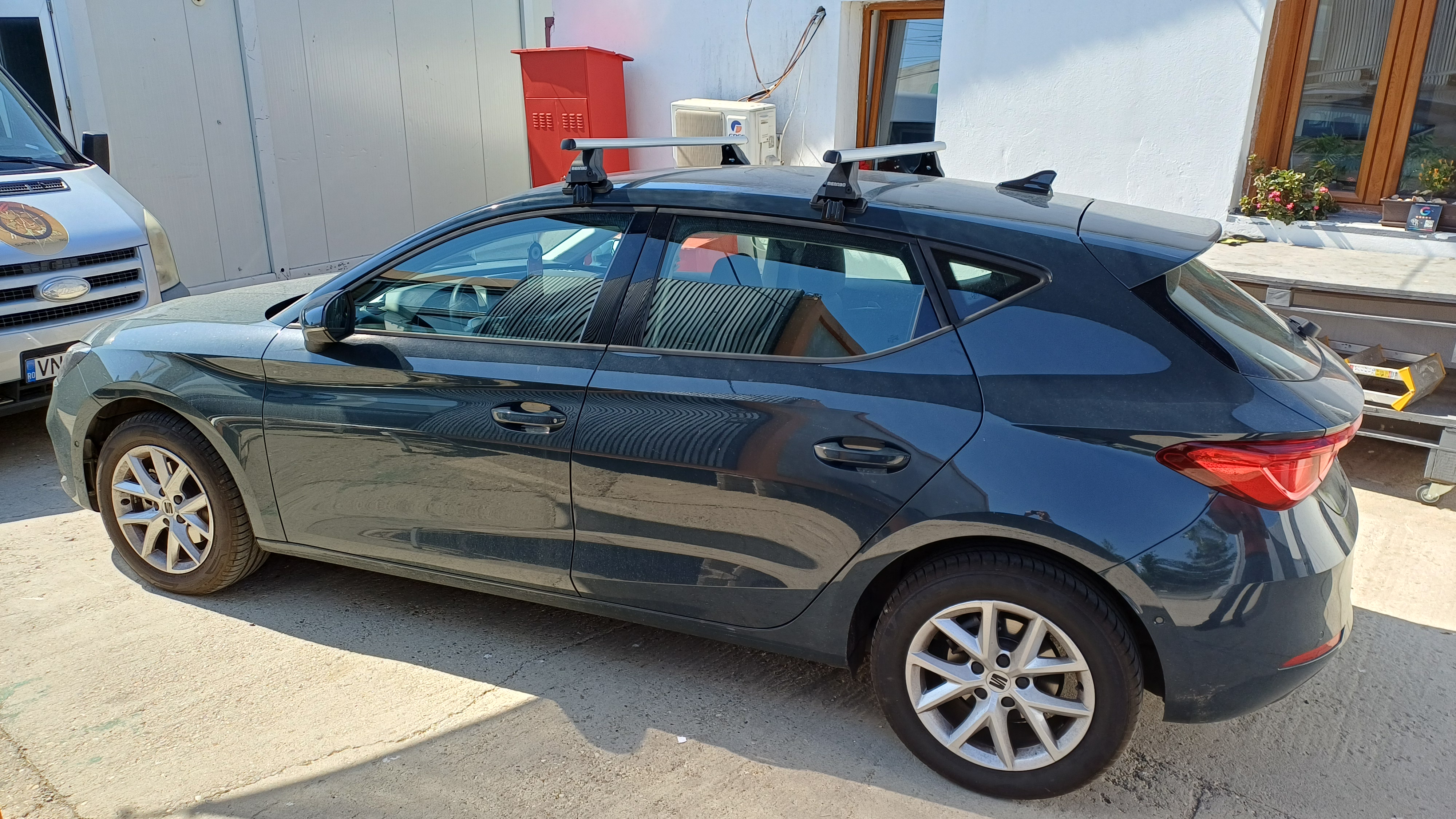 Seat Leon IV cu bare transversale Menabo Omega Aluminiu