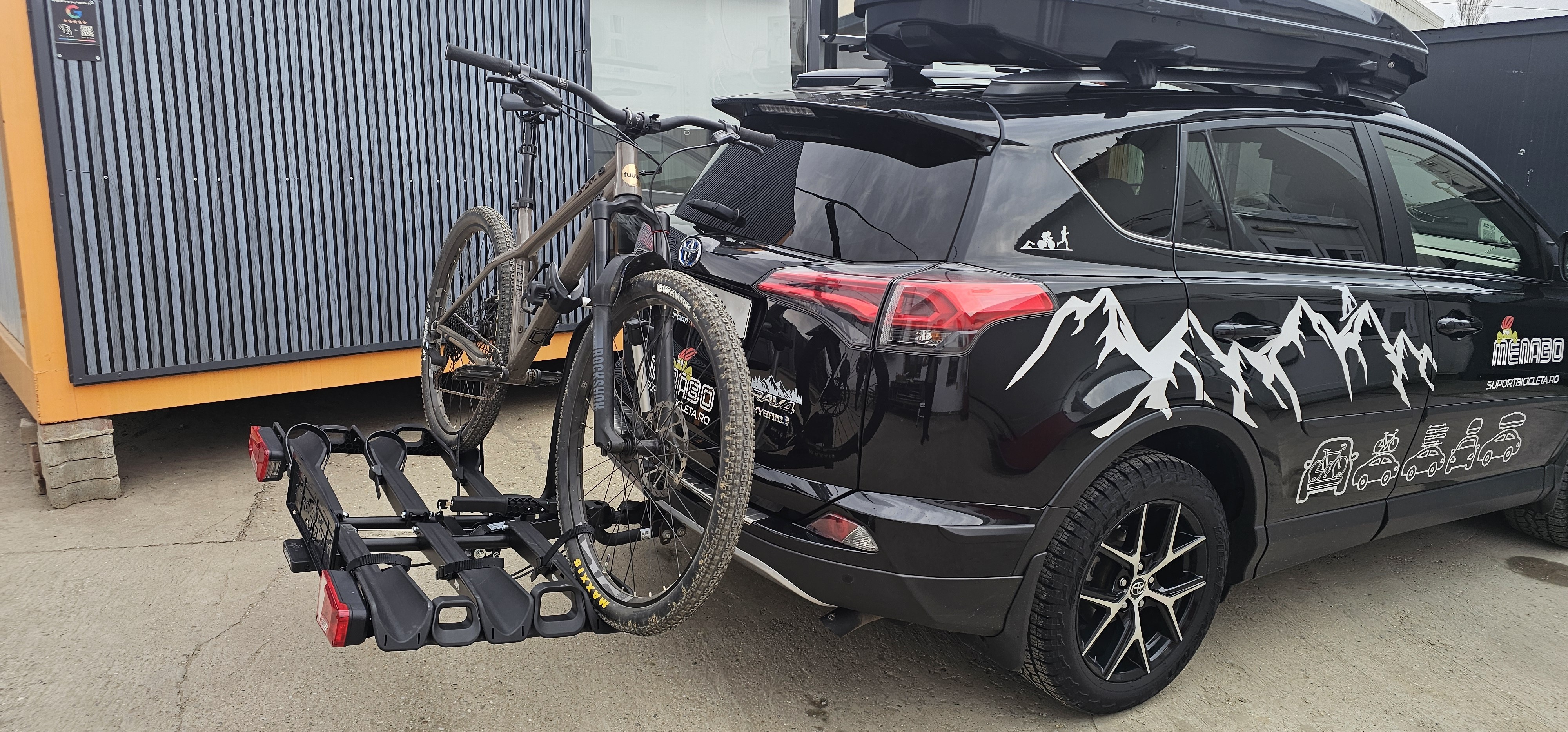 Toyota RAV 4 cu suport bicicleta Menabo Orbit 3