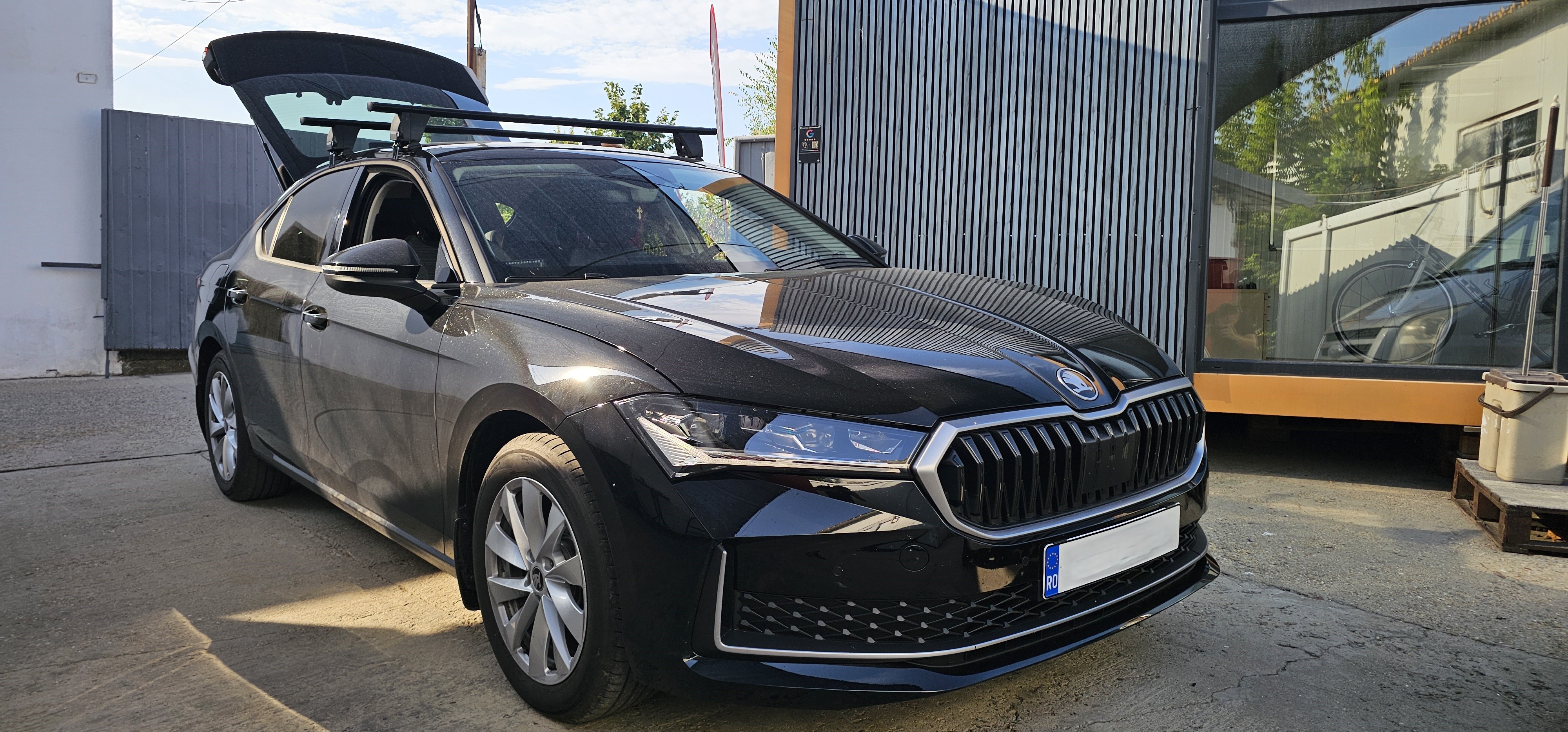 Skoda Superb cu bare transversale Menabo Delta Black