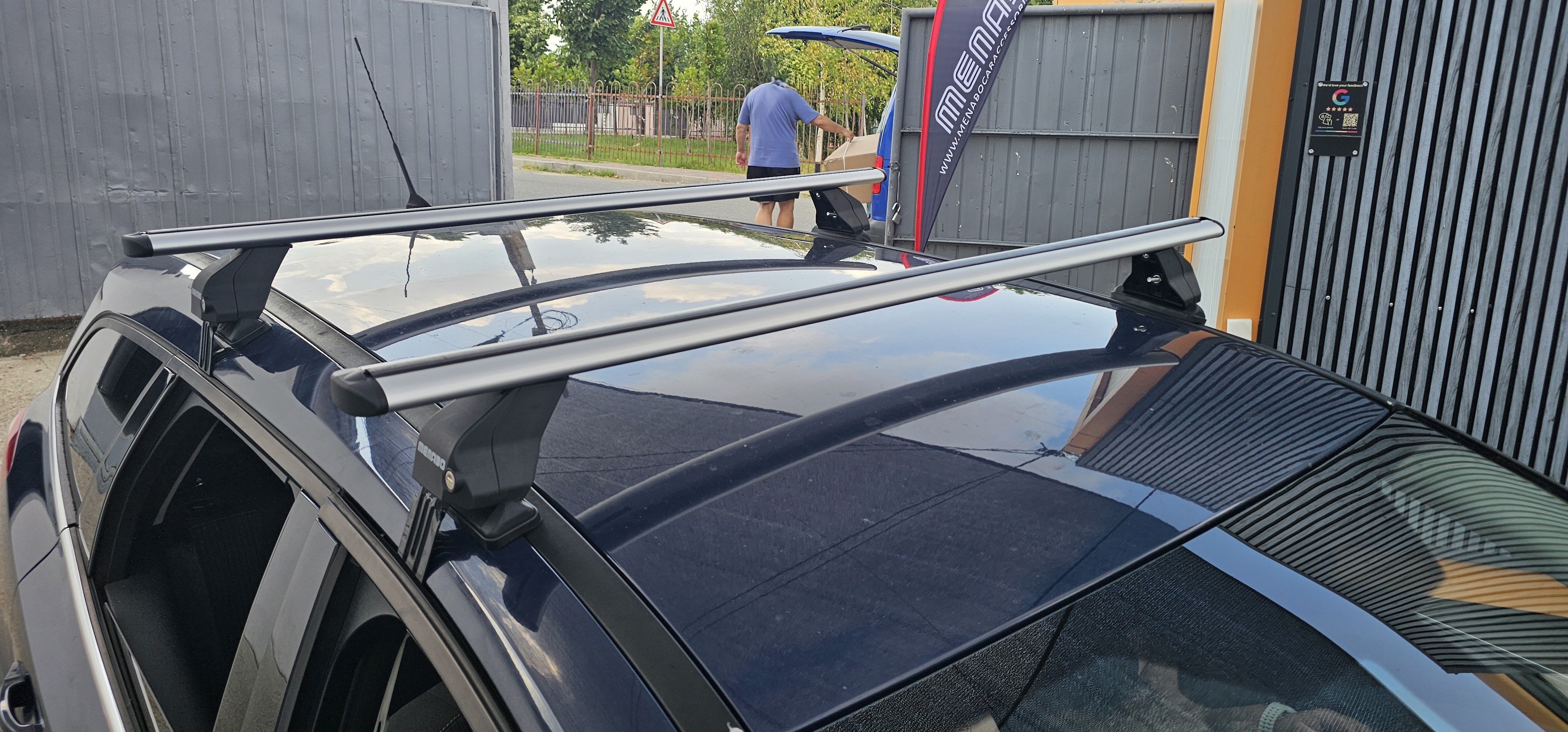Ford Focus III Estate with Menabo Omega Plus Aluminium roof bars