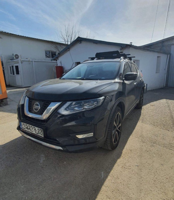 Nissan X-Trail with Menabo Sherman Black XL roof bars and a Menabo Silver Ice Black ski & snowboard rack
